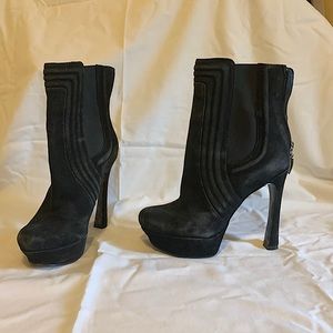 Guess back zipper booties